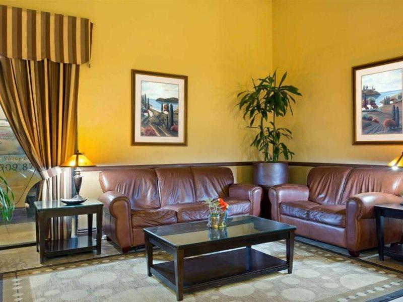 Days Inn By Wyndham Fontana / Rialto Bloomington Bagian luar foto