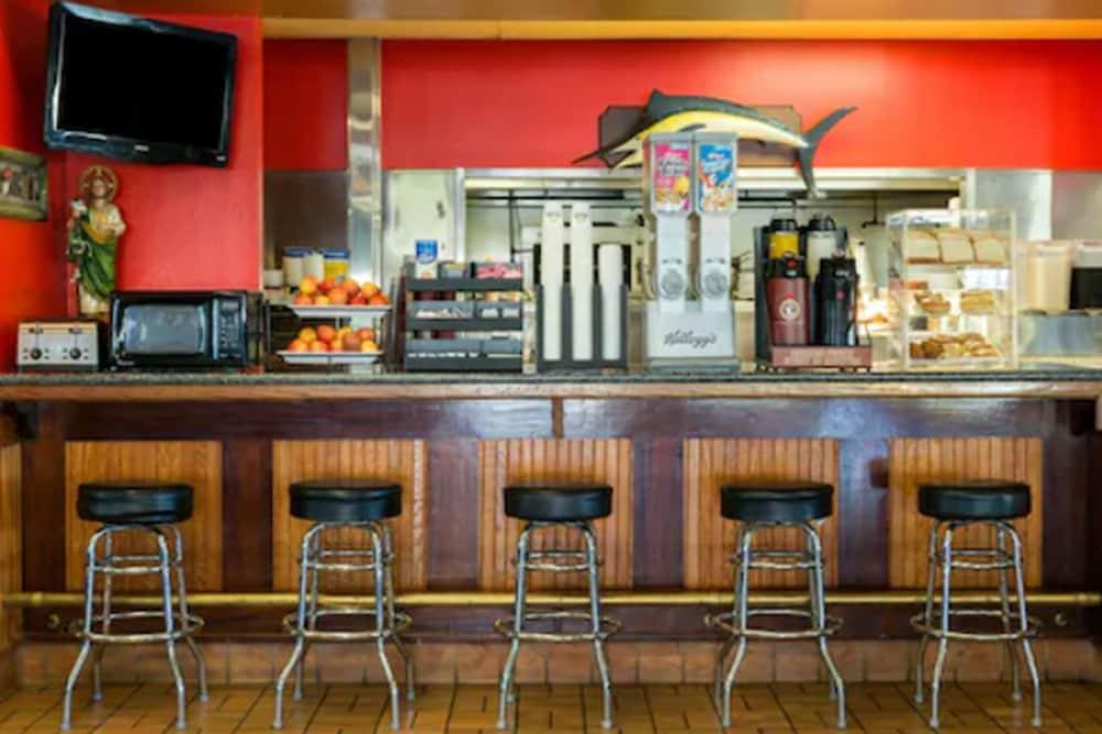 Days Inn By Wyndham Fontana / Rialto Bloomington Bagian luar foto