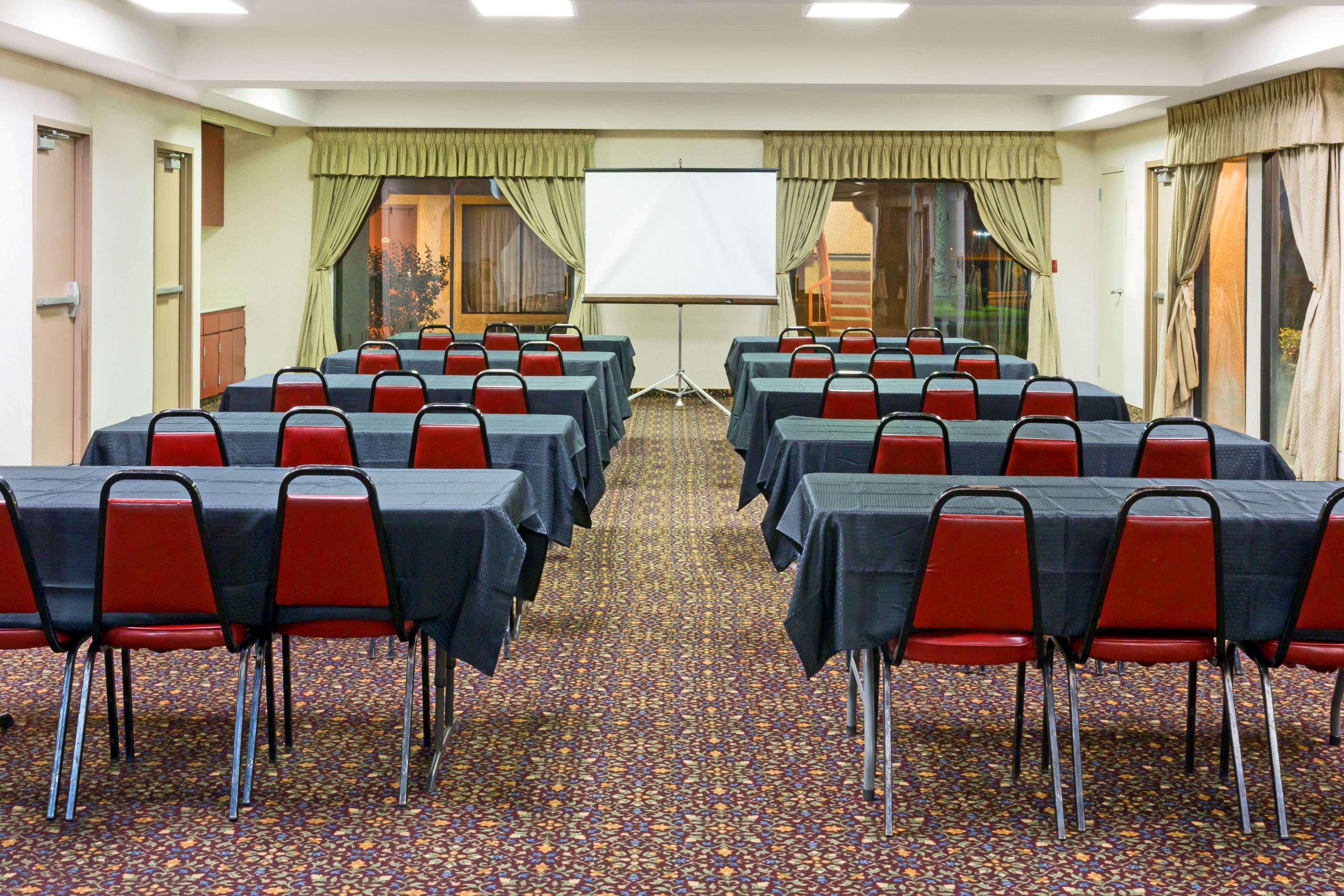Days Inn By Wyndham Fontana / Rialto Bloomington Bagian luar foto