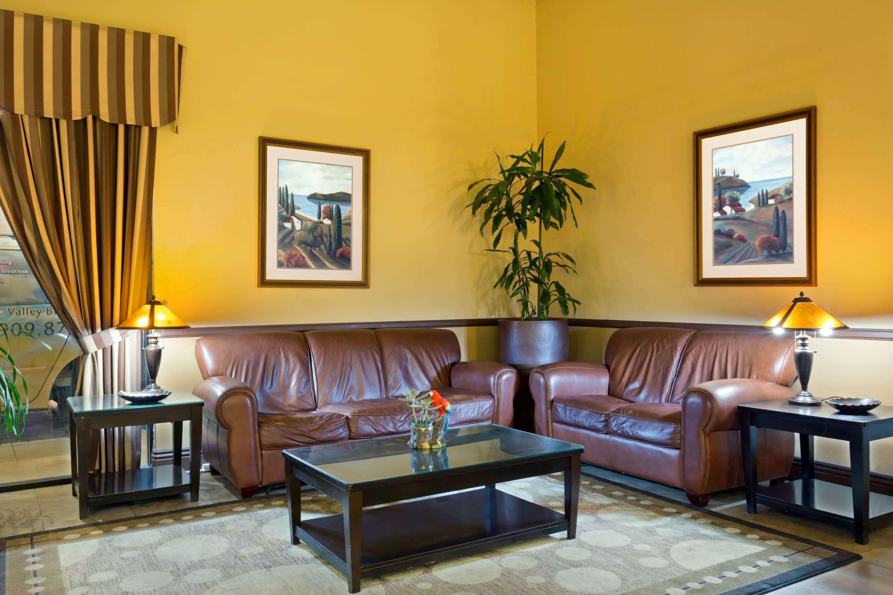 Days Inn By Wyndham Fontana / Rialto Bloomington Bagian luar foto