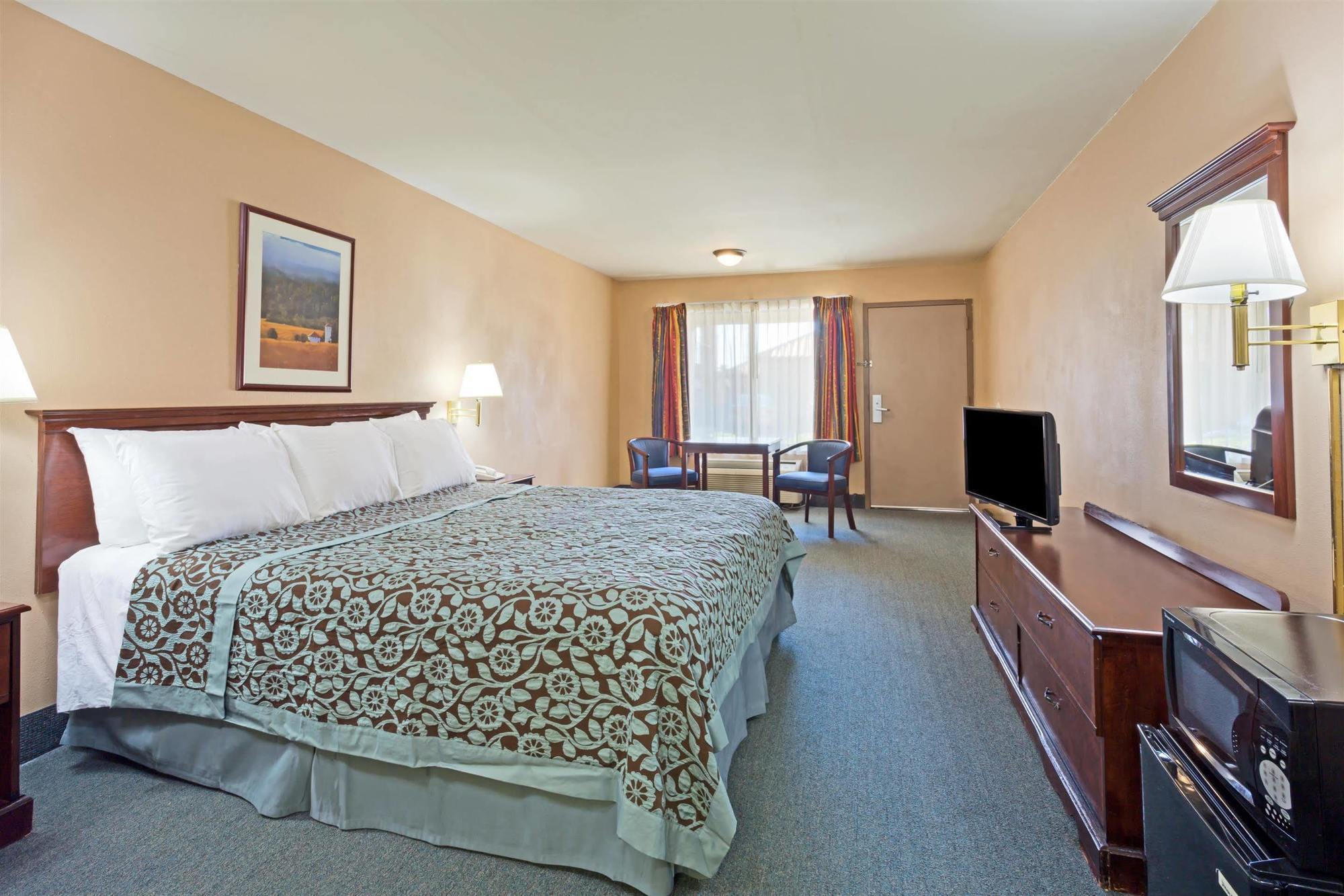Days Inn By Wyndham Fontana / Rialto Bloomington Bagian luar foto